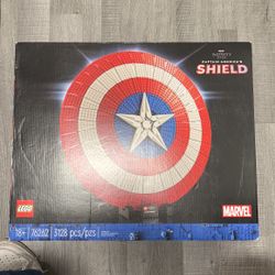 LEGO Marvel Captain America's Shield Buildir Model Kit 76262