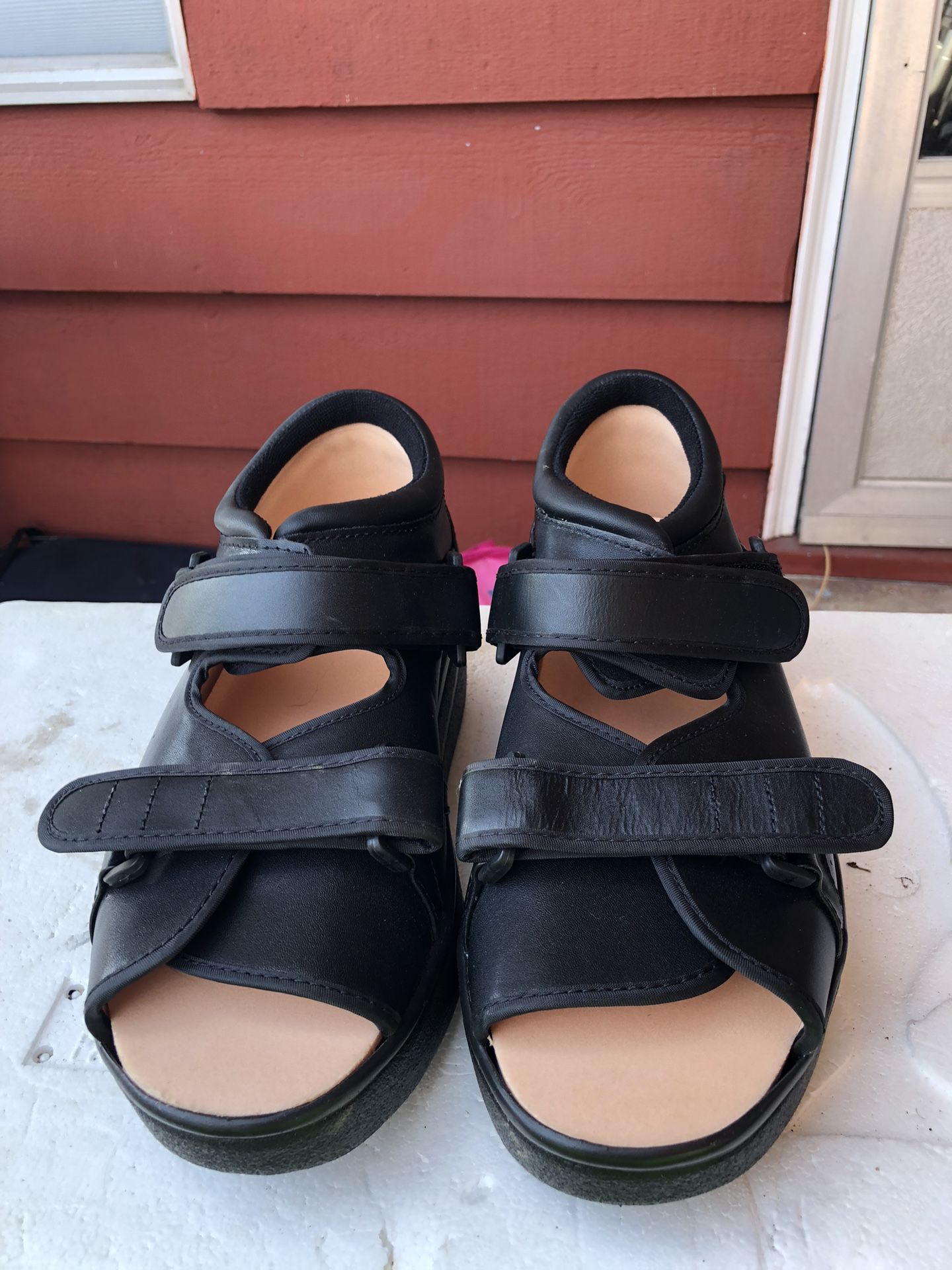 Wound Care Shoe System Black Platform Sandals with Velcro  display picture 1