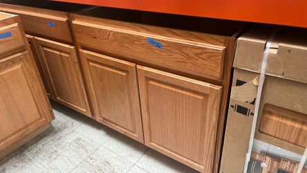 Kitchen cabinets, sink base oak 36”