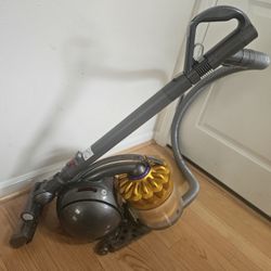 Vacuum Cleaner Dyson Cinetic Animal Bagless Canister, Big Ball, Like New 