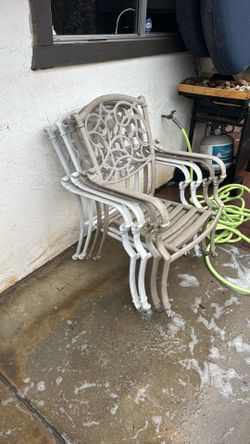 4 Chairs Need Painted 