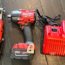 Milwaukee 3890-22 M18 & M12 FUEL 2-Tool Combo Kit For Parts Incomplete