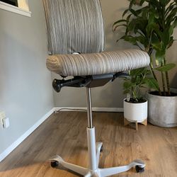 HAG H05 5400 Standing Desk Chair