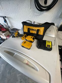 Used DeWALT Cordless Impact Driver Kit – 20V MAX