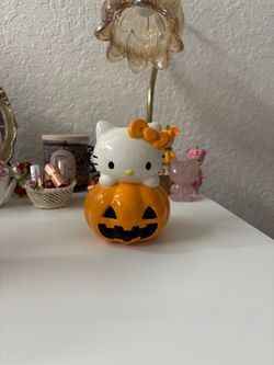 Hello Kitty Halloween Decor