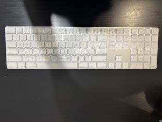 Apple Magic Keyboard with Numeric Keypad: Wireless, Bluetooth, Rechargeable. Works with Mac, iPad, or iPhone; US English - White