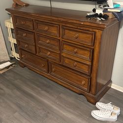Dresser / chest of drawers!