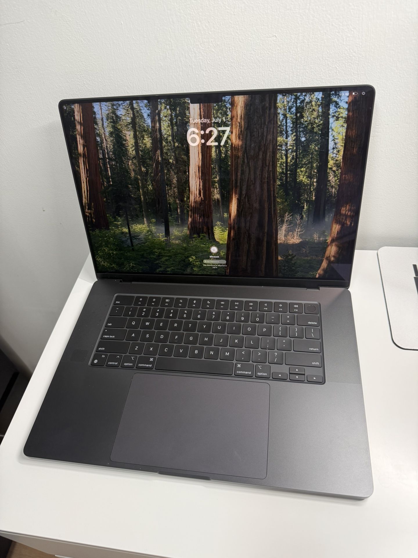 MacBook Pro 16 M3 Pro 18Gb 512Gb 10 Cycles