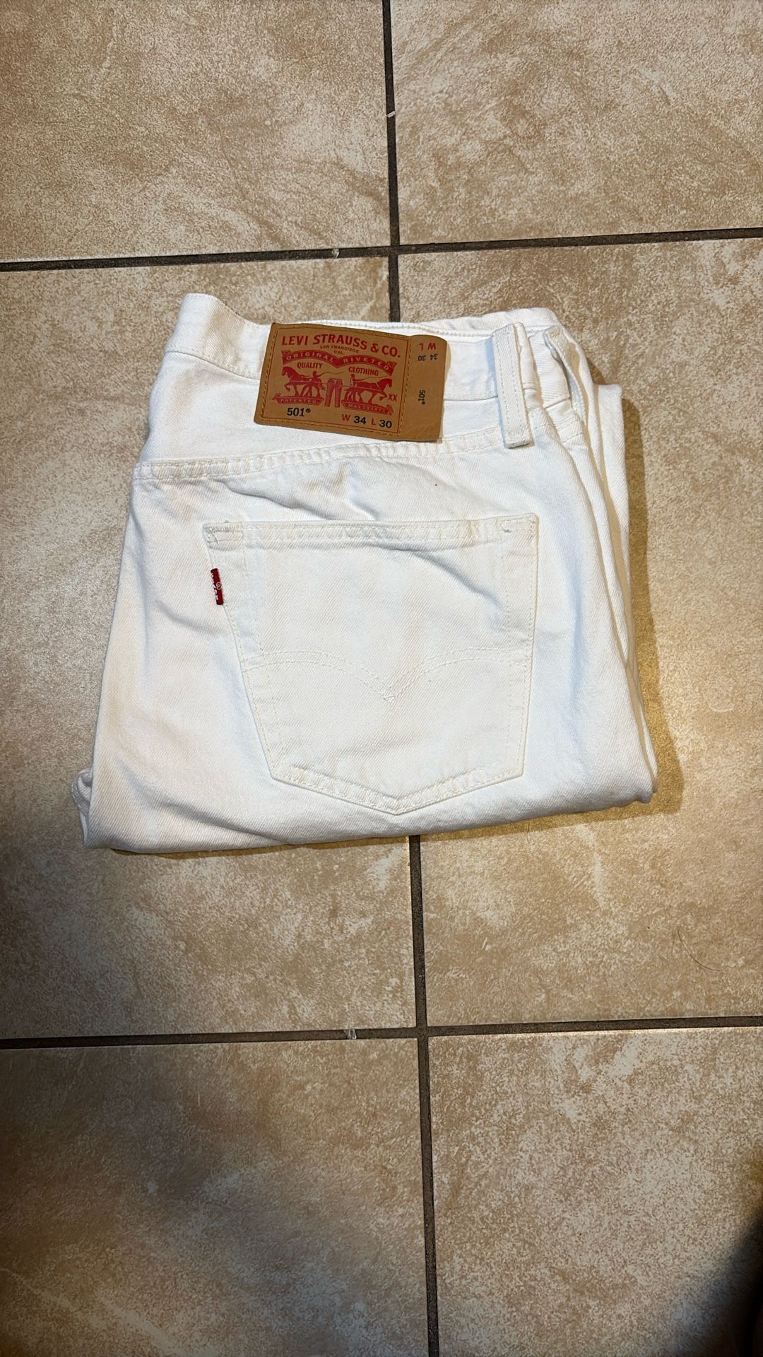 White Levi’s 501