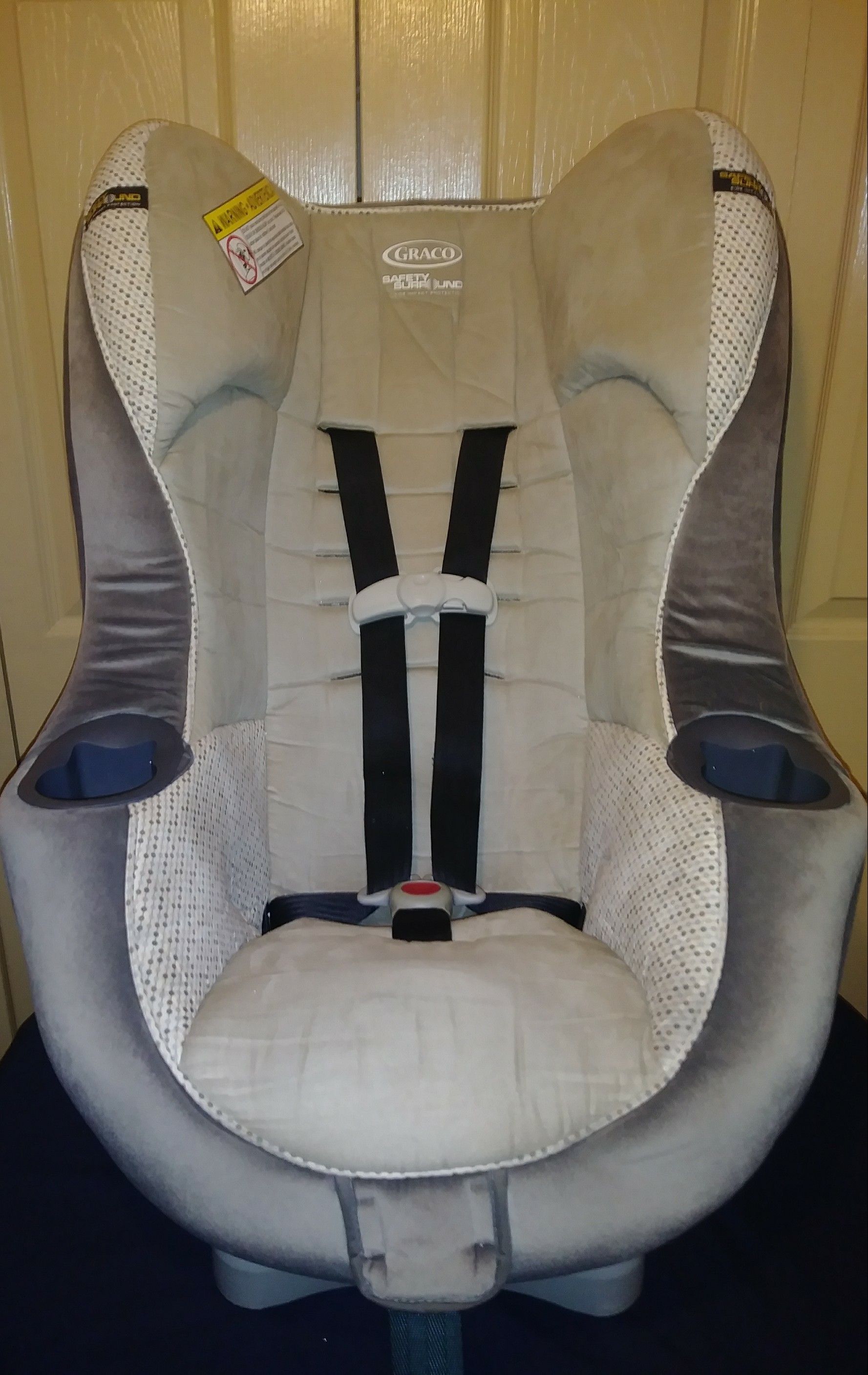 Graco L@@K like NEW my size for me Sequence 65 Convertible 2 IN 1 Car Seat 4lbs to 65lbs.. Rear forward facing!!!. Better than Nautilus 1 solid piece