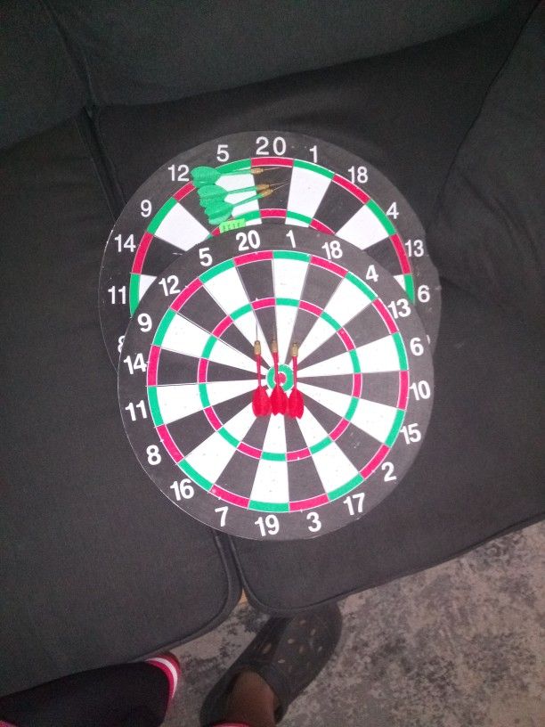Dart Board 4 Sale Darts Included