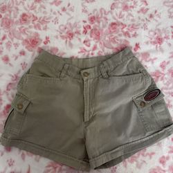 Got in SPAIN, flattering green cargo shorts