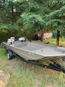 2016 Grizzly Tracker 1754 Jon Boat - Hardly been used over its lifetime. Electric Start & Trim