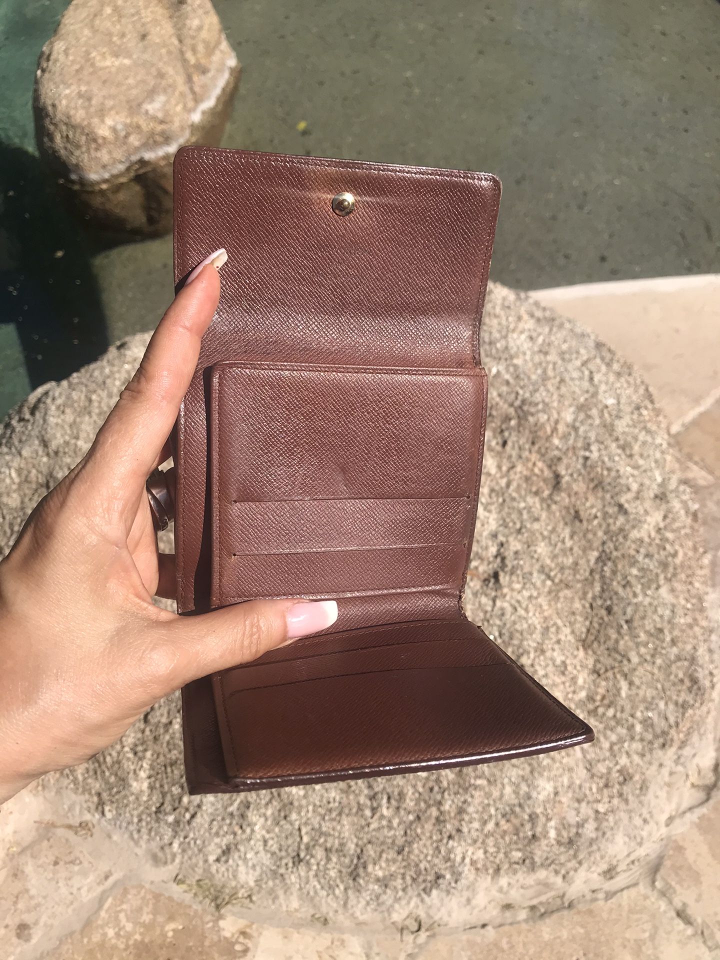 Louis Vuitton Monogram Bifold- Unisex Wallet for Sale in Phoenix, AZ -  OfferUp