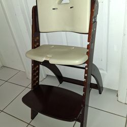 Albiie toddler chair (READ DESCRIPTION) $50 FIRM