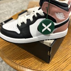 Nike Air Jordan 1 Mid Sneakers
