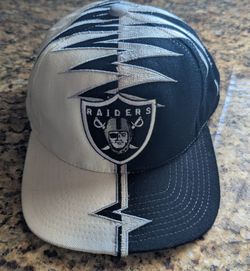 Raiders Vintage 1990's Shockwave Velcro Back Hat