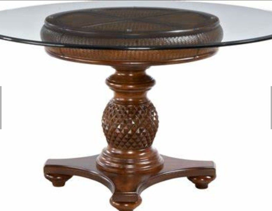 Cindy Crawford Pineapple Table And Chairs