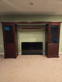 Adjustable Wall Unit With Lights
