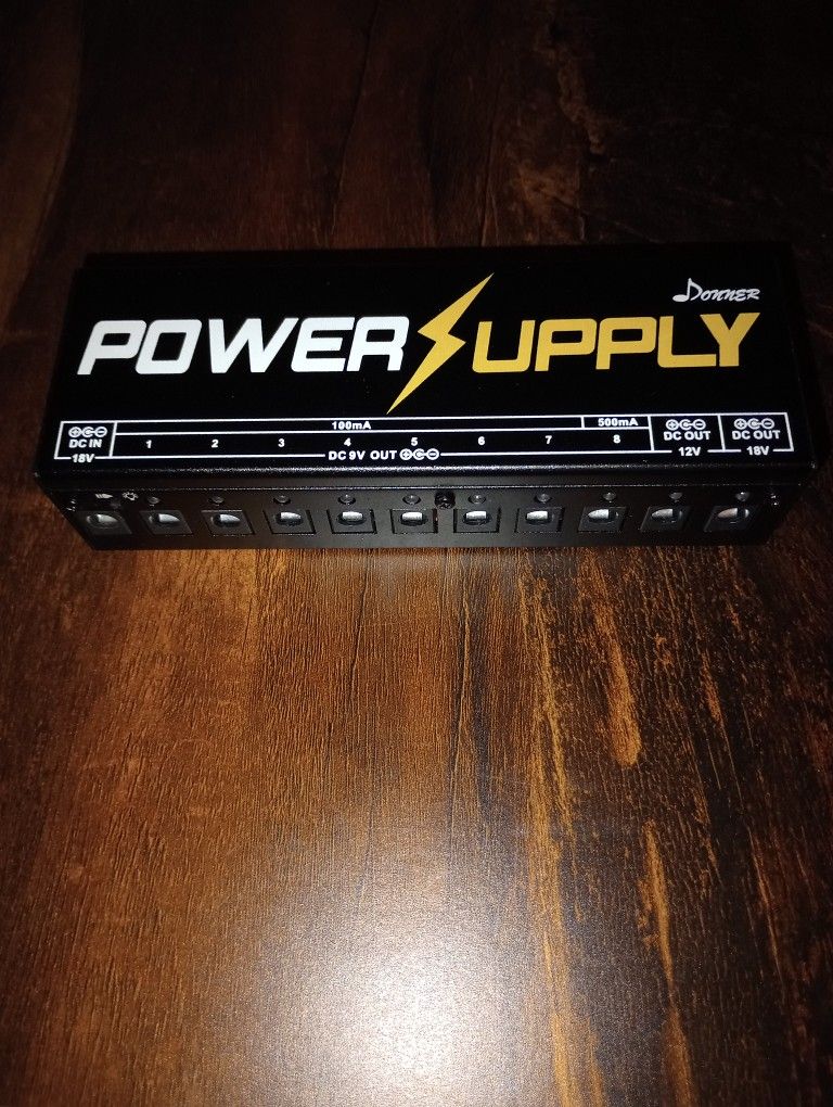 Donner Power Supply for Pedal board 
