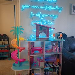 OMG L.O.L. Fashion Doll House , Pre Owned. Pool Slide Dream House