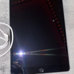 Trading iPad 9th Gen(64GB) W/ Headphones For Nintendo Switch