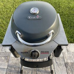 Electric grill bye char-broil