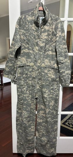 Men Size Large Camo Camouflage Full Zip jumpsuit Coveralls