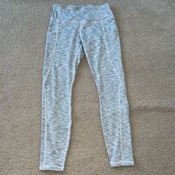 Yoga pants with pockets
