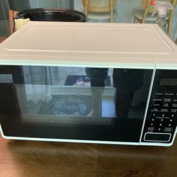 Walmart Brand Small Size Microwave 