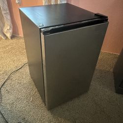 Vissani Mini Fridge