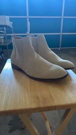13M SIZE Cream Suede Chelsea Boots