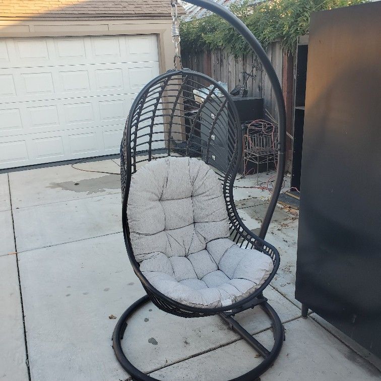 Egg Hanging Chair Like New