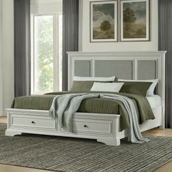 Universal Broadmoore Anistyn King Storage Bed $599.99