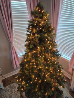 Pre-Lit Artificial Christmas Tree with Pine Cones