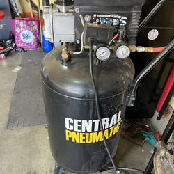 Central Pneumatic 21 Gal 2.5hp Air Compressor And 50ft Hose Reel
