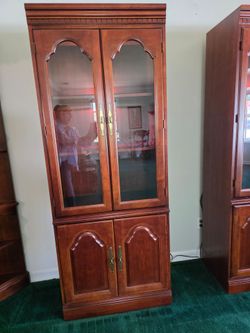 ✨ Lighted Curio / Collectibles Display Cabinet – Beautiful Wood Finish ✨