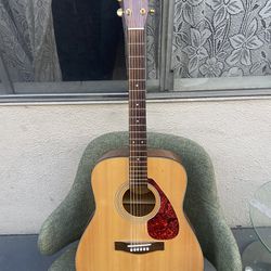 Yamaha F335 Acoustic Guitar 