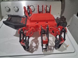 Mecano Meca spider robotic kit.  with ann IR sensor that allows it to navegate obstacles,  track movements and guard areas. Autonomous,  attack and gu