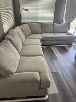 Living Spaces sectional Sofa