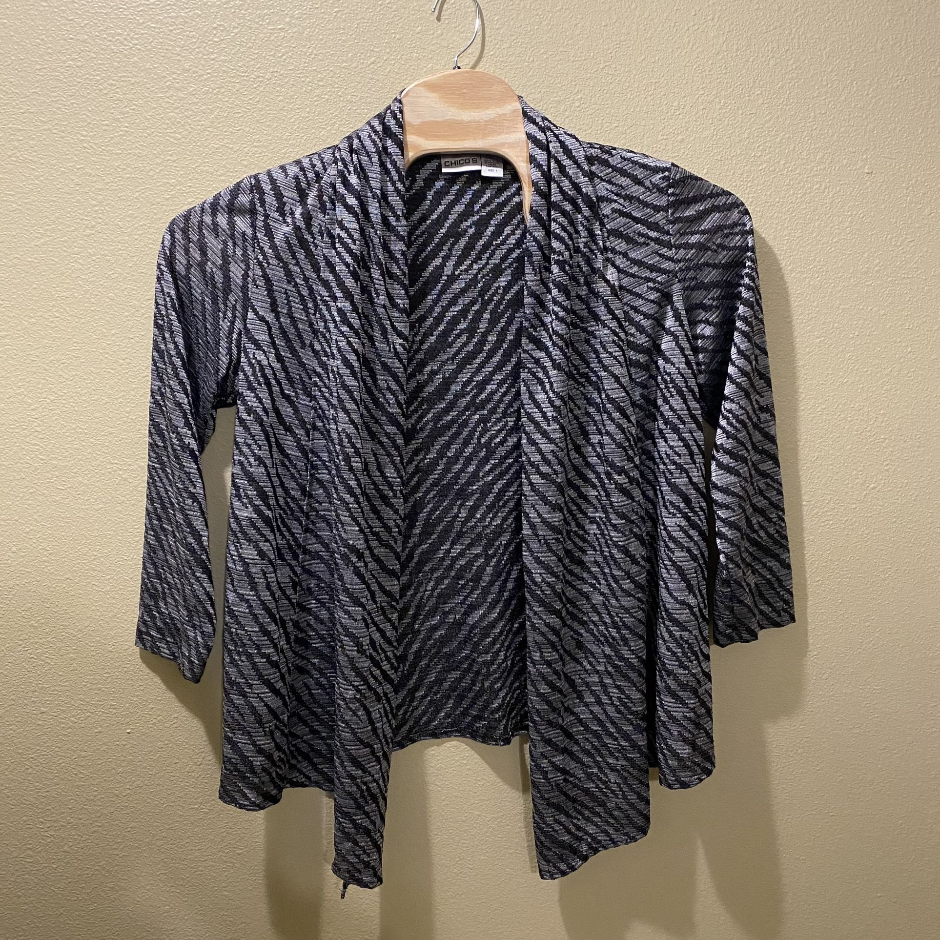 Women’s Size 1 (Medium) Chico’s Gray Black Zebra Open Cardigan