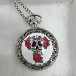💀 Skull & Rose Pocket Watch Necklace – Silver Tone Gothic Quartz 