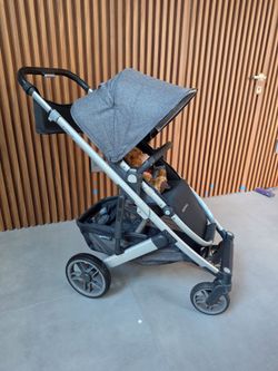 UPPAbaby CRUZ V2 Travel System + UNUSED MESA Car Seat & Accessories