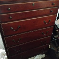 Dresser  5 Drawer Basset Very Nice In Excellent Condition 