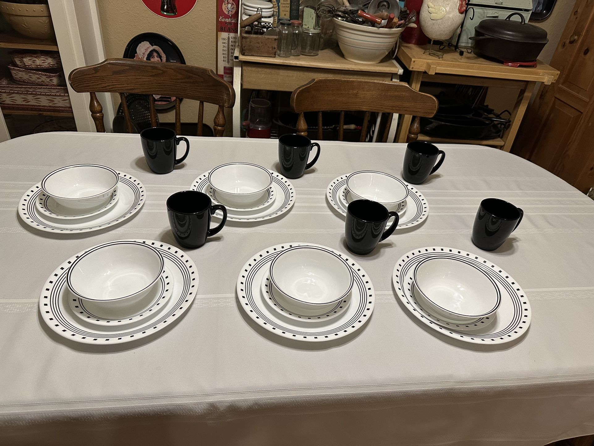 Corelle 24 piece Dinnerware Service For 6