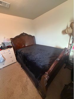 Sleigh queen bed
