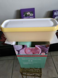 Yellow  and  turquoise  ice cream containers
