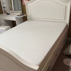 White bedroom eight piece pieces