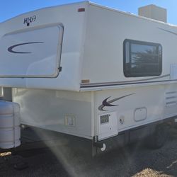 Hi-Lo Travel Trailer  - 17T 