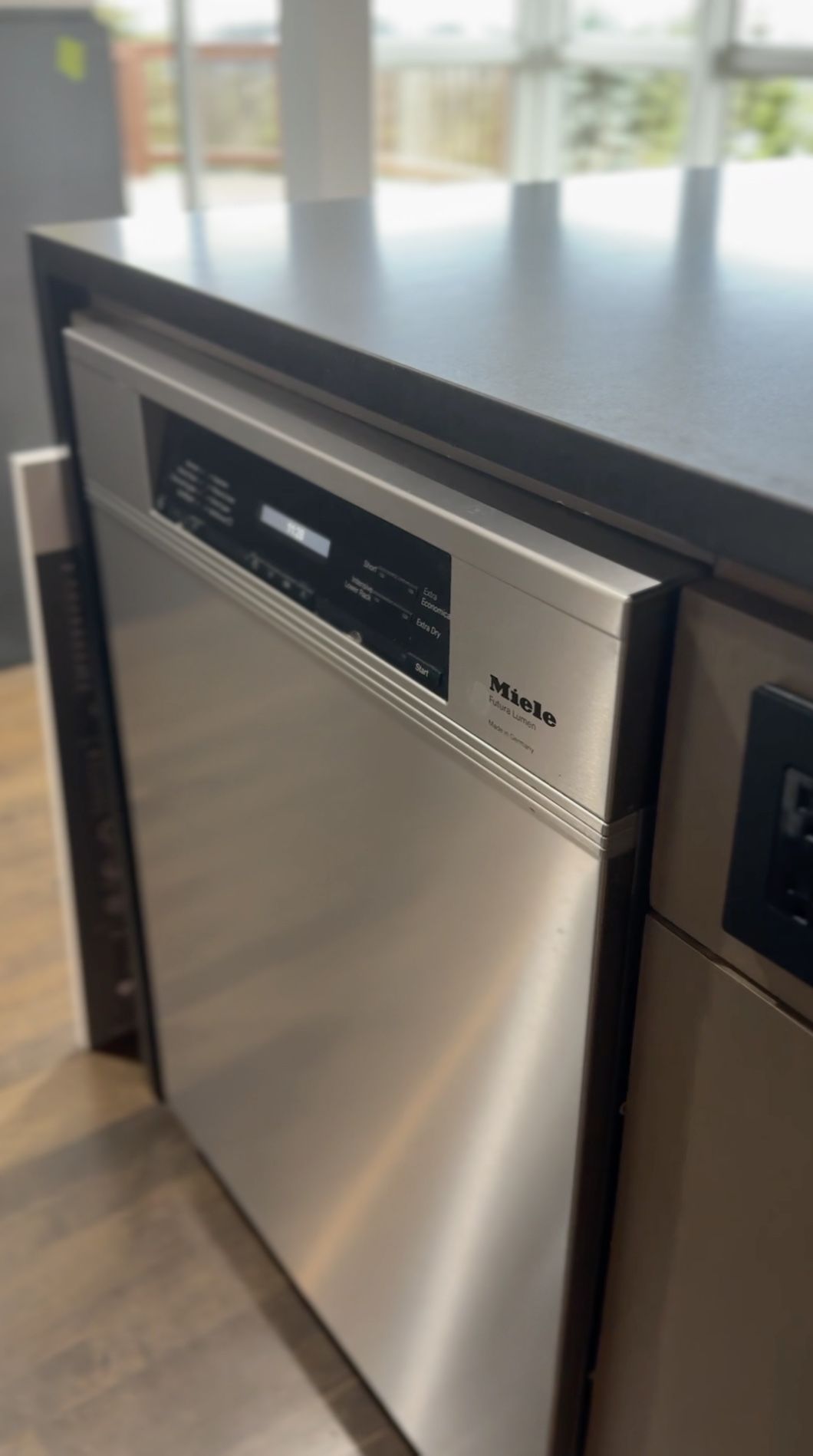 Miele Microwave ContourLine DirectSelect M6160TC